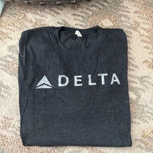 Delta air lines tshirt